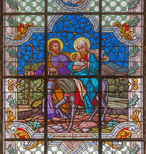 wieden-austria-grudzien-19-2016-lot-egipt-scena-na-witrazie-kosciol-st-laurenz-prof-prof-schottenfelder-kirche-rudolf-geyling-1897-w-pracowni-carl-geylings-erben