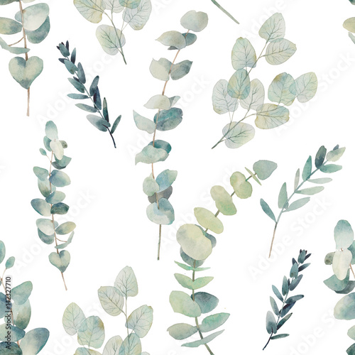 aquarell-eukalyptus-verzweigt-sich-nahtloses-muster-handgemalte-blumenbeschaffenheit-mit-betriebsgegenstanden-auf-weis
