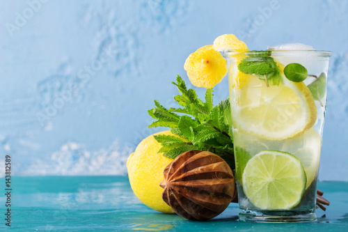 limonada-casera-con-menta-y-limon