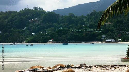 paysage d'une plage des Seychelles 