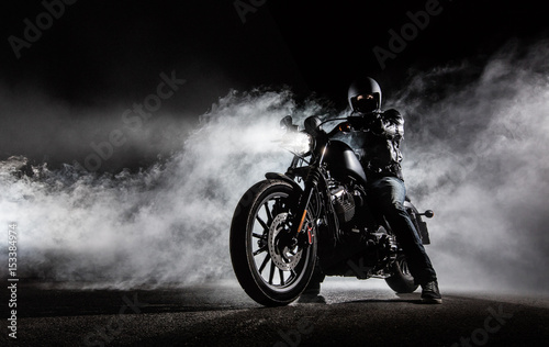 motocyklista-i-motor,-zdjecie,-plakat,-tlo