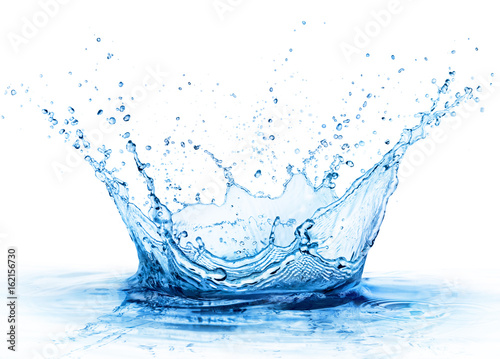 splash-fresh-drop-in-water-close-up
