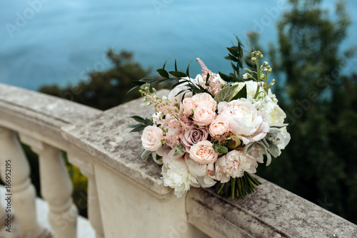 wedding bouquet wth white and pink flowers © dmitry_dmg