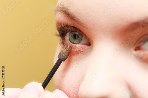 Close up woman getting make up, eyeshadow Tableau sur Toile