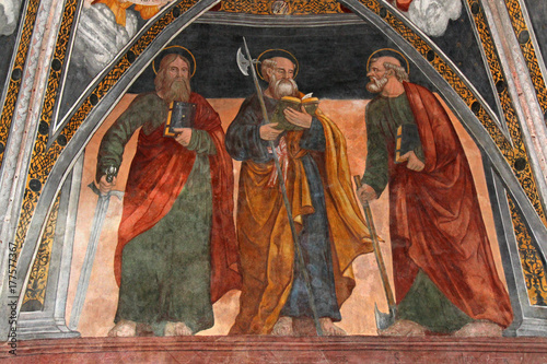 tres-apostoles-fresco-del-presbiterio-de-la-iglesia-de-san-vigilio-en-pinzolo