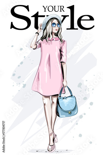 moda-kobieta-w-kapeluszu-i-okulary-przeciwsloneczne-recznie-rysowane-stylowa-kobieta-w-rozowej-sukience-piekna-mloda-dama-w-mod-ubraniach-naszkicowac