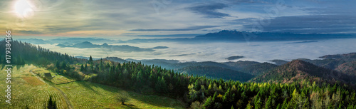 Obraz na płótnie Cold view to Tatras at sunrise in autumn