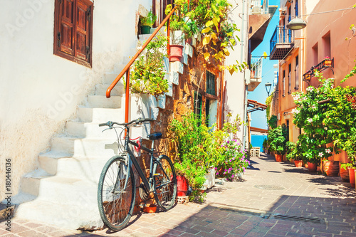 hermosa-calle-en-chania-creta-grecia