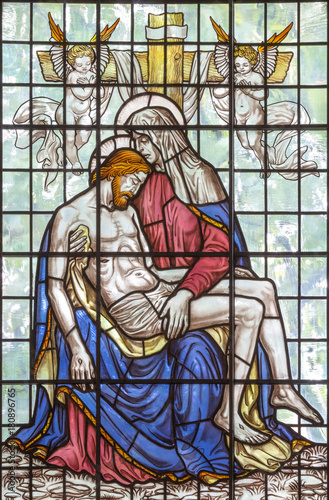londyn-wielki-brytania-wrzesien-16-2017-pieta-na-witrazu-w-st-laganskich-danes-od-20-centow