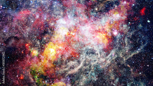 kosmiczne-chmury-mgla-na-jaskrawych-kolorowych-tlo-elementy-dostarczone-przez-nasa