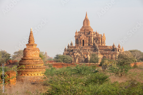 ansicht-zu-den-alten-tempeln-in-bagan-myanmar