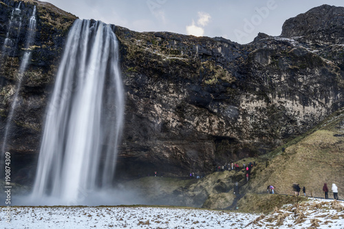 piekny-sceniczny-widok-seljalandsfos-siklawa-w-iceland