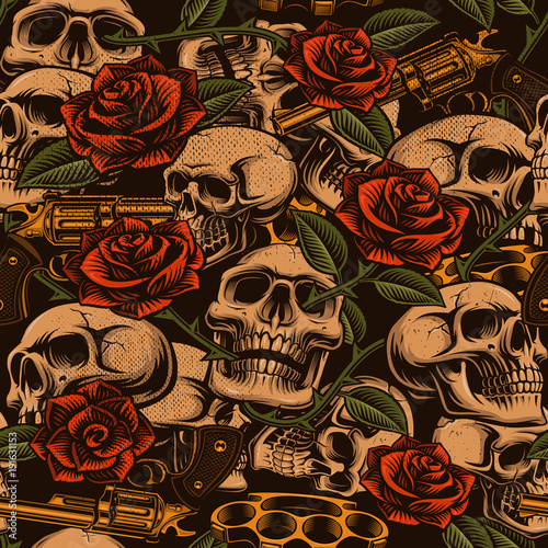 schadel-mit-nahtlosem-muster-der-waffen-und-der-rosen