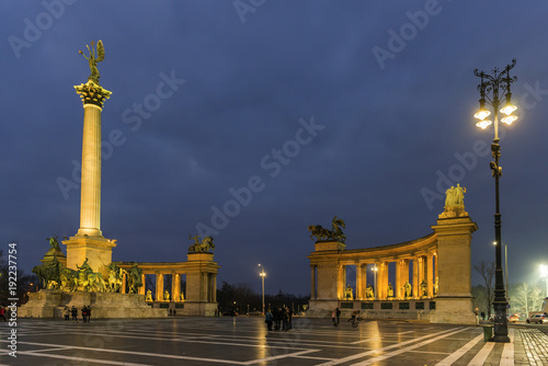 der-heldenplatz-in-budapest-ungarn