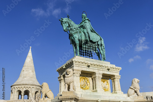 der-heilige-stephan-an-der-fischerbastei-budapest