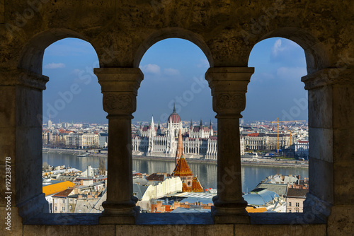 budapest-mit-dem-parlament-und-donau