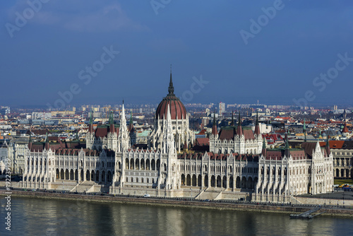 budapest-mit-dem-parlament-und-donau