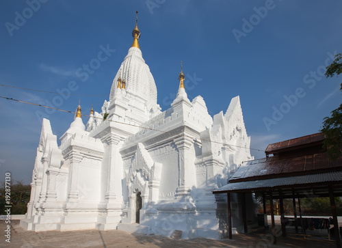 ansicht-zu-den-alten-tempeln-in-bagan-myanmar