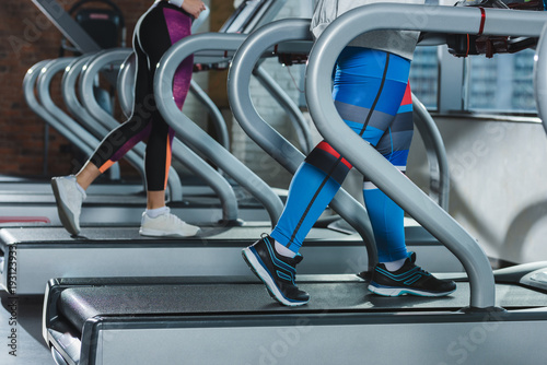 trenink-na-bezeckem-trenazeru-chuzi-jogging-beh-sport