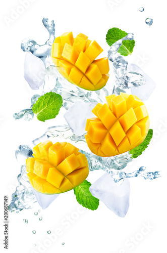 latajace-plastry-mango-z-lodem-i-listkami-miety