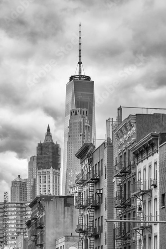 czarno-bialy-obraz-architektury-manhattanu