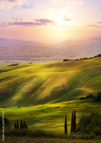 wlochy-san-quirico-d-39-orcia-zachod-slonca-nad-toskanskimi-wzgorzami-valdorcia