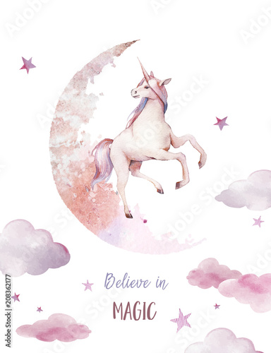 wierzyc-w-magie-akwarela-jednorozca-plakat-reka-malujaca-basni-ilustracja-z-fantazi-zwierzeciem-ksiezyc-chmury-gwiazdy-na-bialym-tle-sztuka-dla-dzieci-kreskowki