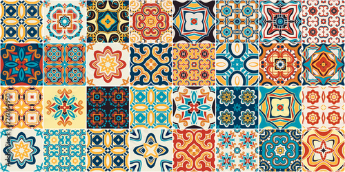 tradycyjne-ozdobne-portugalskie-plytki-dekoracyjne-azulejos