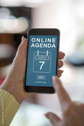 Online agenda concept on a smartphone © thodonal