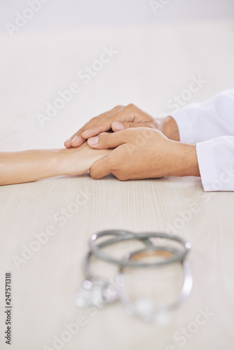 Doctor supporting patient © DragonImages