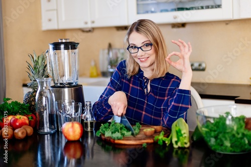 Young woman preparing healthy meal in kitchen © antic