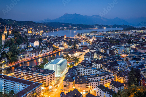Stadt Luzern bei Nacht, Schweiz © eyetronic