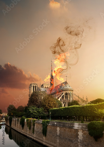 Fire in Notre Dame © Givaga