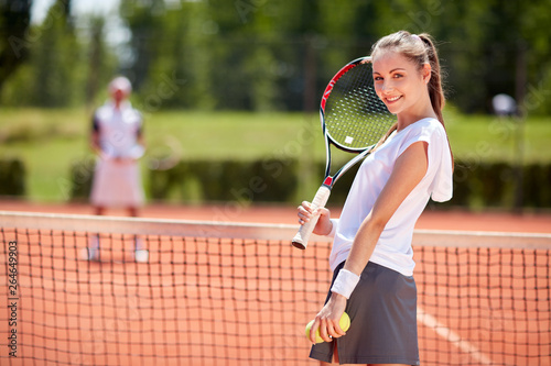 Female tennis player posing on tennis court © luckybusiness